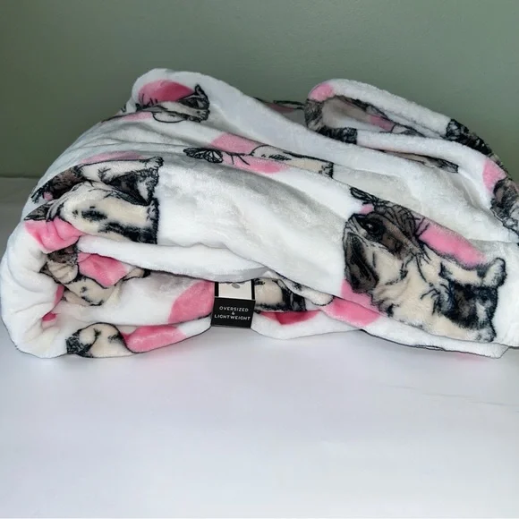 Pug Dog & Butterfly Oversize 50โx 70โ Plush Throw Blanket NEW NWT - Picture 2 of 3